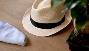 Comment fabriquer un chapeau de cow-boy en carton